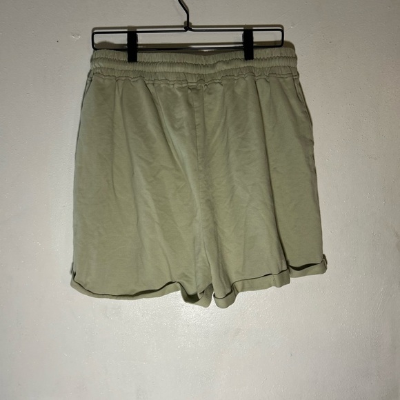 Misguided Olive Green Sweat Shorts Size 16 - Picture 2 of 4